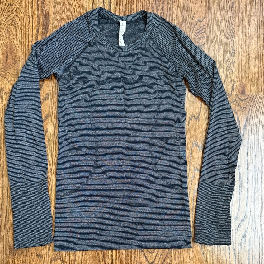 Lululemon Gray sparkle Long Sleeve Athletic Top